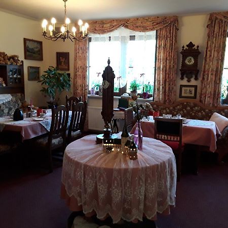 Gaestehaus "Gisela" Im Fuerstlichen Fischhaus Schillingsfuerst Luaran gambar