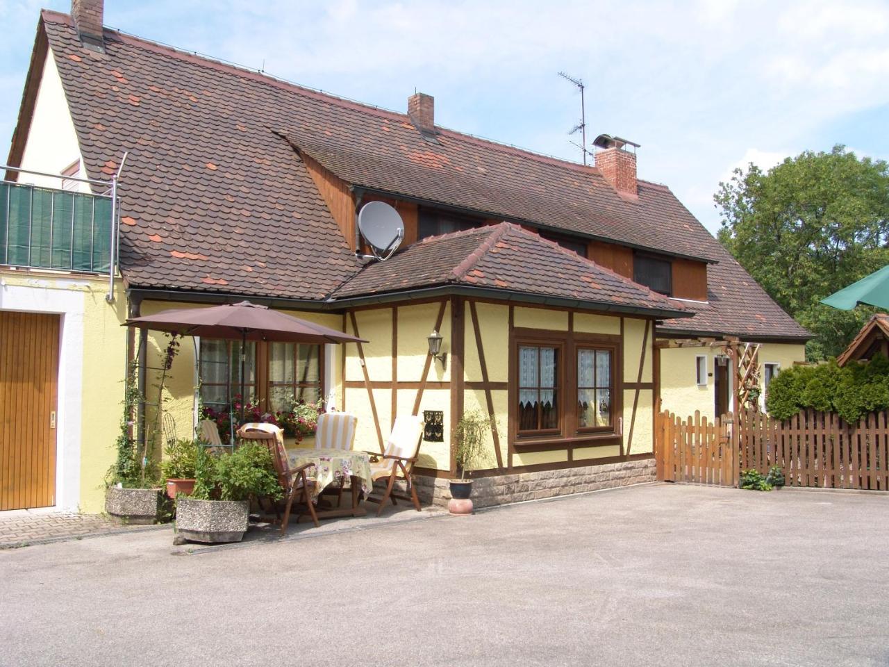 Gaestehaus "Gisela" Im Fuerstlichen Fischhaus Schillingsfuerst Luaran gambar