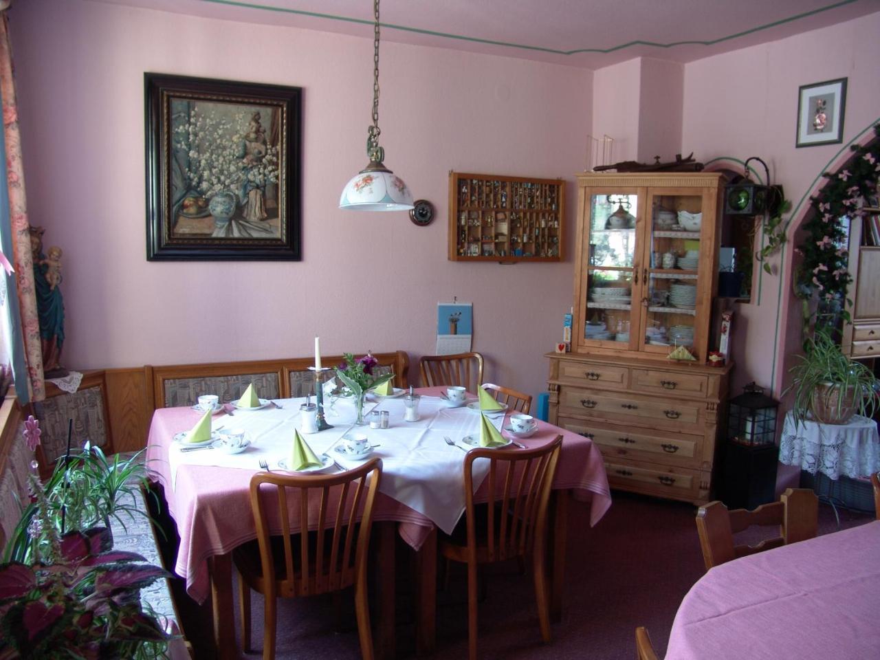 Gaestehaus "Gisela" Im Fuerstlichen Fischhaus Schillingsfuerst Luaran gambar