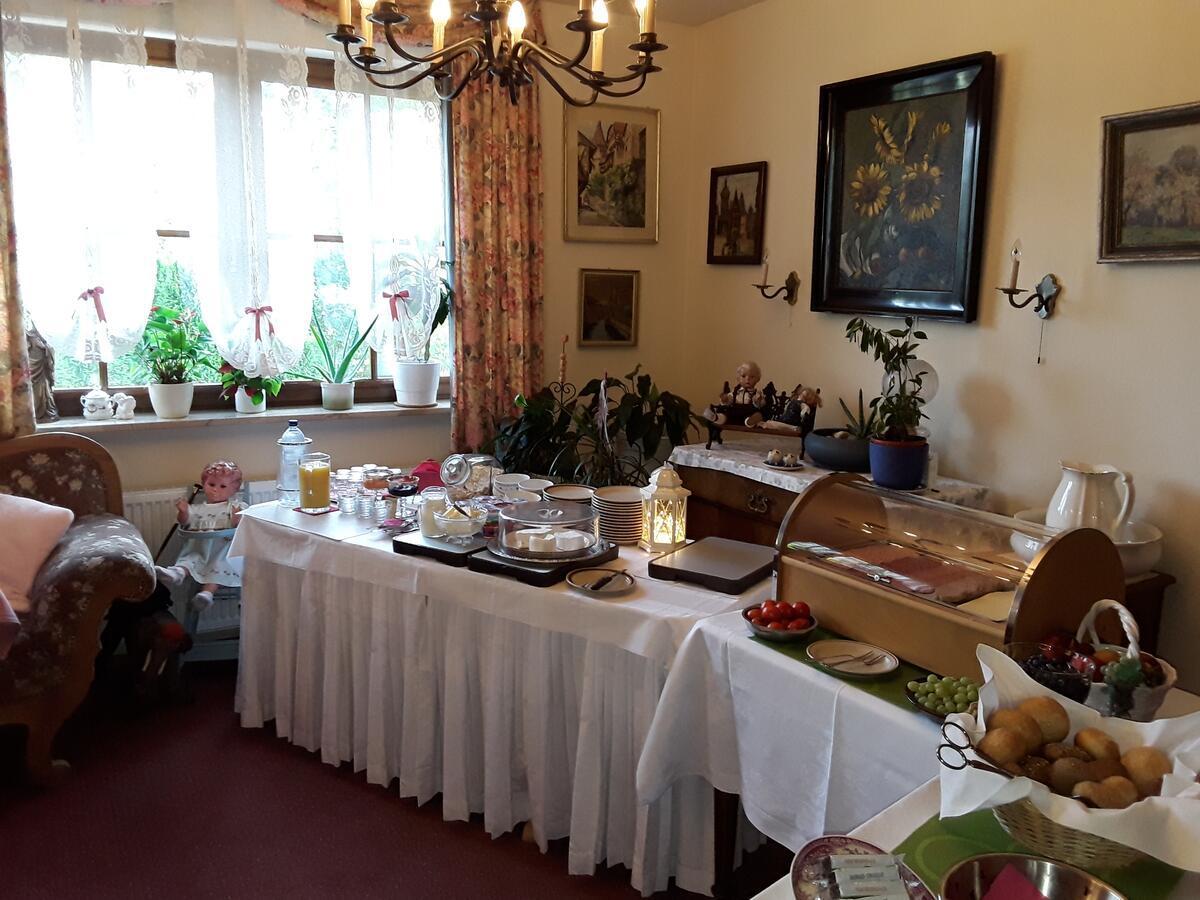 Gaestehaus "Gisela" Im Fuerstlichen Fischhaus Schillingsfuerst Luaran gambar