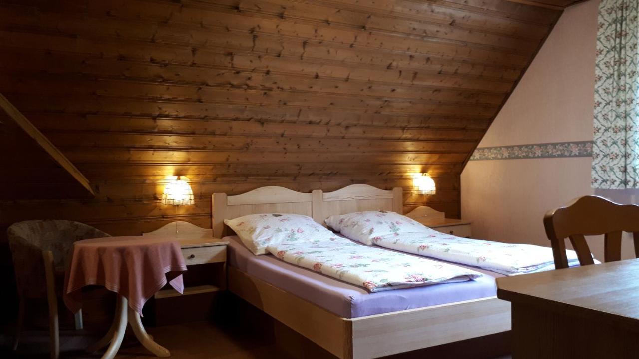 Gaestehaus "Gisela" Im Fuerstlichen Fischhaus Schillingsfuerst Luaran gambar