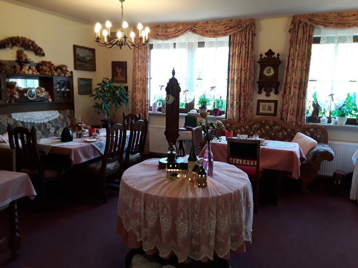 Gaestehaus "Gisela" Im Fuerstlichen Fischhaus Schillingsfuerst Luaran gambar