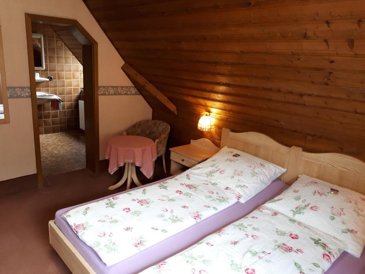 Gaestehaus "Gisela" Im Fuerstlichen Fischhaus Schillingsfuerst Luaran gambar
