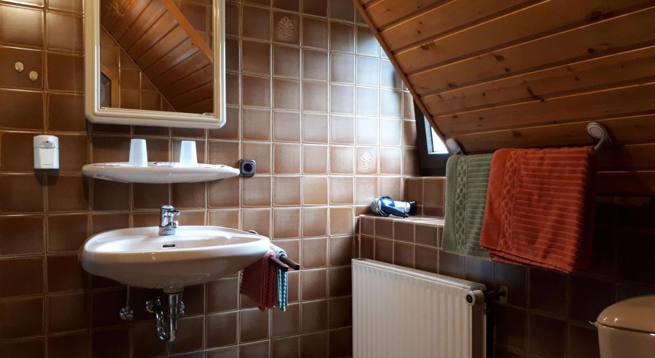 Gaestehaus "Gisela" Im Fuerstlichen Fischhaus Schillingsfuerst Luaran gambar