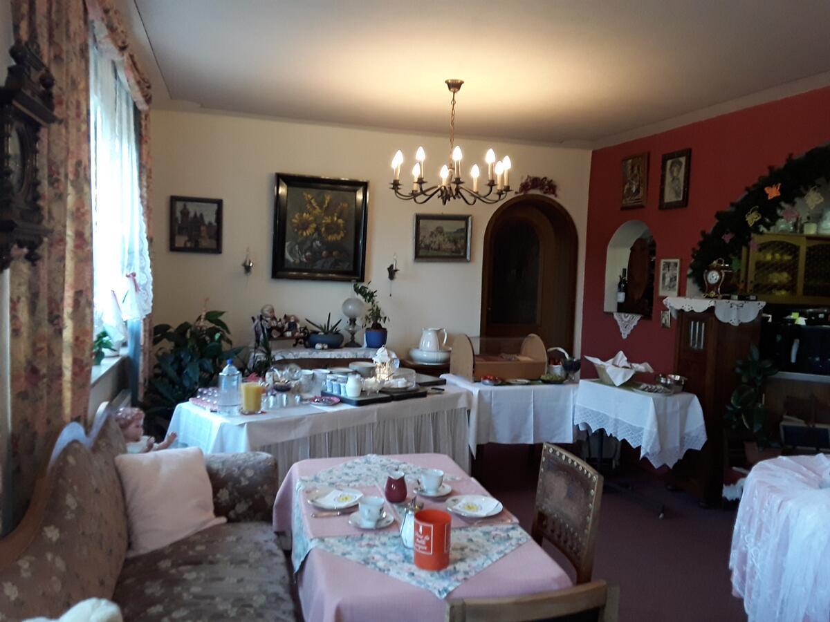 Gaestehaus "Gisela" Im Fuerstlichen Fischhaus Schillingsfuerst Luaran gambar