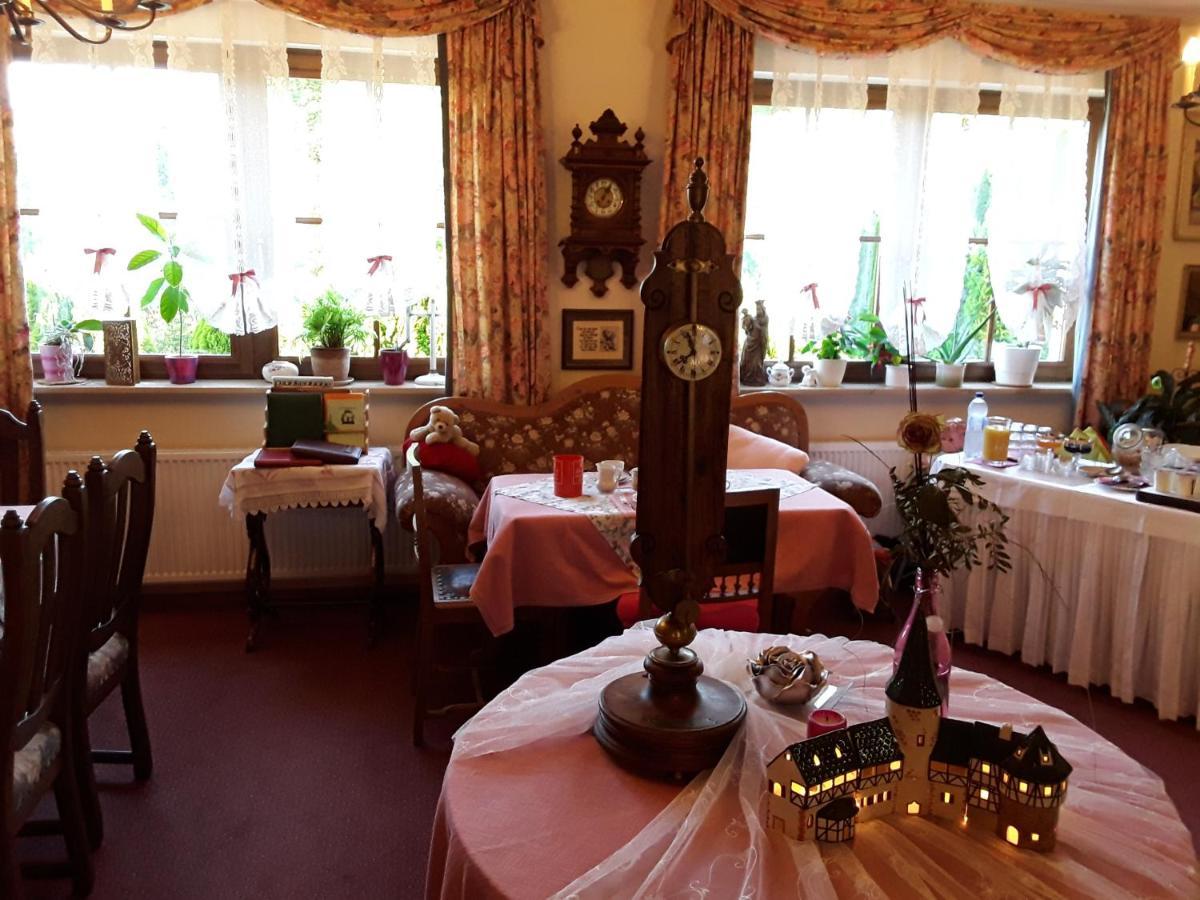 Gaestehaus "Gisela" Im Fuerstlichen Fischhaus Schillingsfuerst Luaran gambar