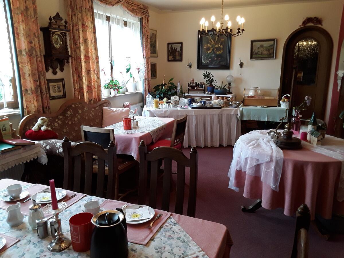 Gaestehaus "Gisela" Im Fuerstlichen Fischhaus Schillingsfuerst Luaran gambar